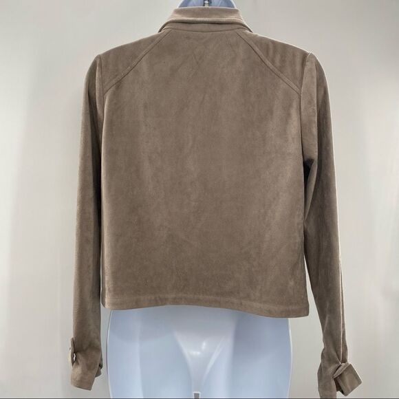 CUPCAKES & CASHMERE Robin Faux Suede Drape Front Cropped Moto Jacket - Picture 3 of 10